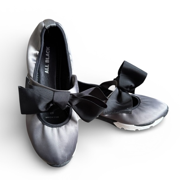 All Black Footwear woman’s bow bow satin sneaker size 40EU - Picture 2 of 12